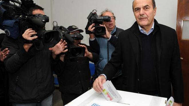 Bersani arriva a Empoli per recuperare su Renzi