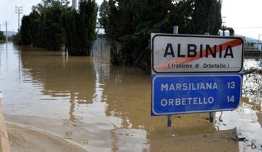 Albinia, altre ore di paura con gli occhi puntati sul fiume 