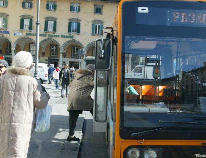 Shopping natalizio, gratis i bus (nei festivi) e due parcheggi (nel weekend) 