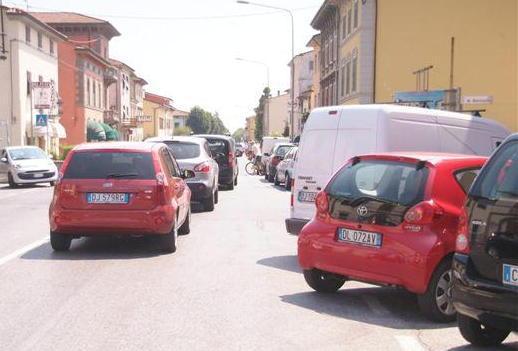 La rotatoria diventa inutile e ricompaiono le file 