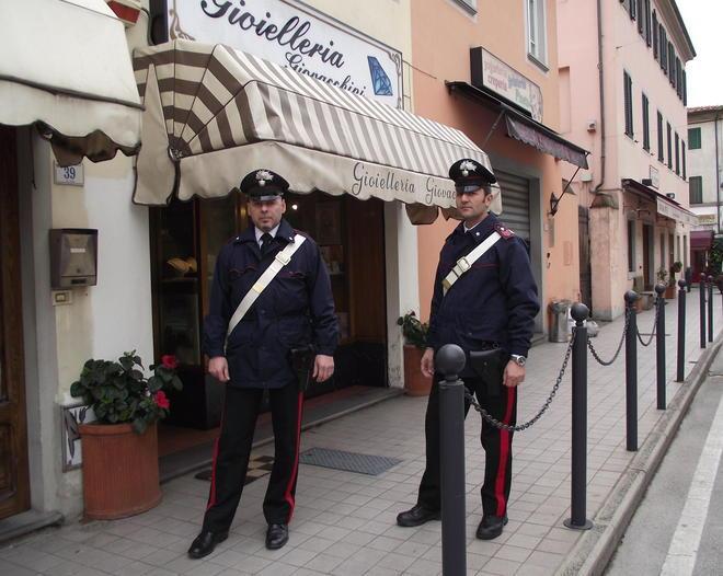 Una multa per divieto di sosta fa catturare i ladri di gioielli 