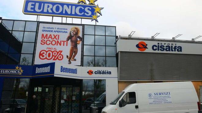 Euronics e Cisalfa sbarcano al posto di “Compy”
