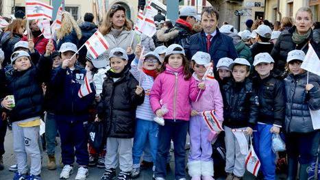 I bambini viaggiano nel tempo per scoprire la diversità