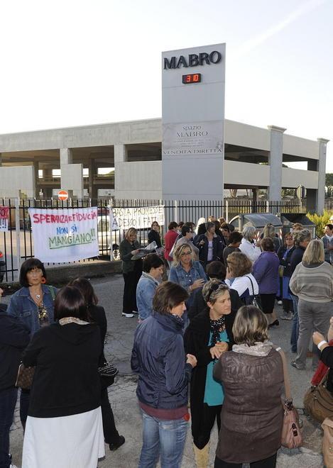 «Ci avete preso in giro» La lettera dei dipendenti