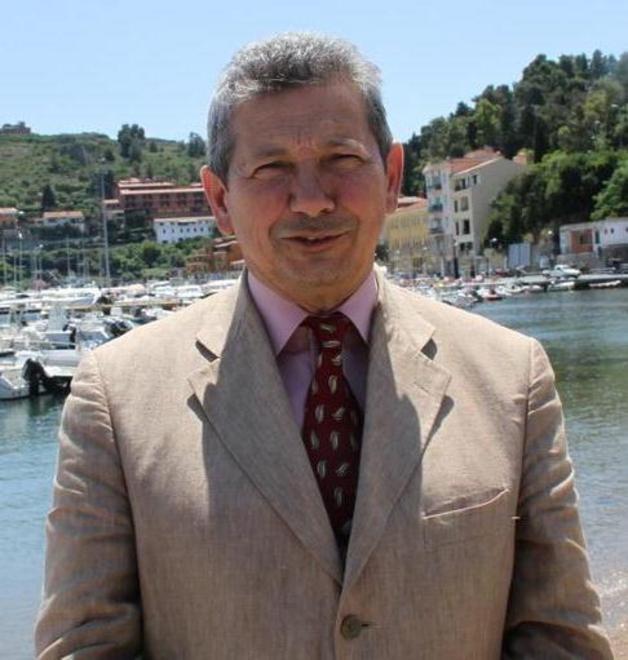Casette costruite proprio sulla spiaggia Per il Comune sono tutte abusive