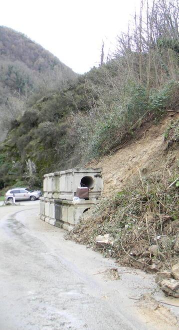 Allarme esondazione per il lago Pontecosi pieno di detriti 
