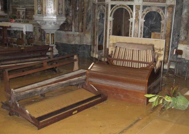 La chiesa delle Grazie invasa dal fango