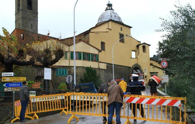 Fulmine sulla chiesa oggi rientrano le famiglie evacuate 