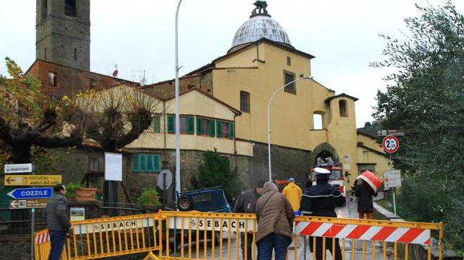 Fulmine sulla chiesa oggi rientrano le famiglie evacuate