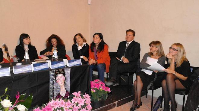 Violenza sulle donne, parata di autorità al convegno “Ti voglio bene da morire”
