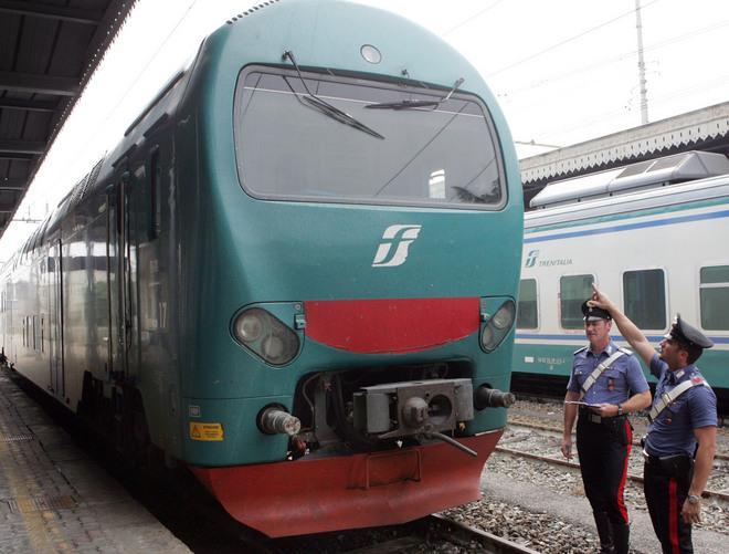 Rapinava i cellulari ai viaggiatori Arrestato il bandito del treno 