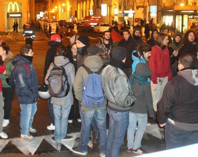 Scontri con la polizia, i manifestanti tornano in piazza 