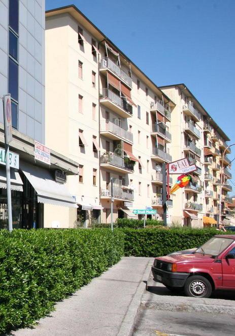 Pratilia, telefoni muti per un cavo tranciato Rabbia e sconcerto 