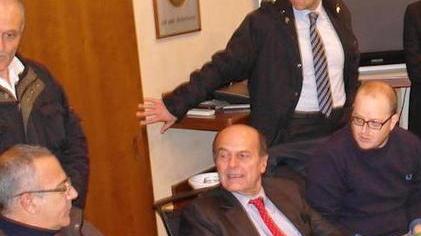 Bersani agli operai: disponibile ad aiutarvi