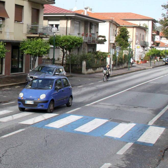 Ragazzine vendono sesso ai semafori 