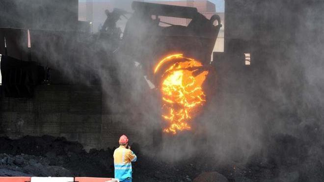Altoforno, scontro sulla fermata lunga