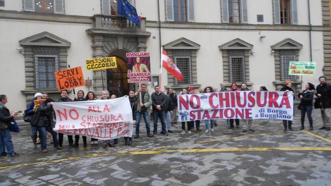 Tagli alle stazioni Fs, vince la protesta