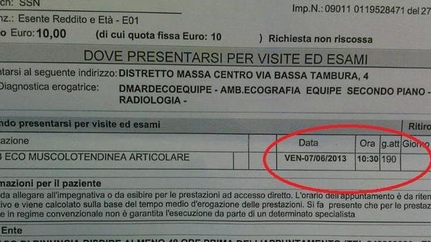 Bimbo di due anni ha male alla manina, visita fra sette mesi