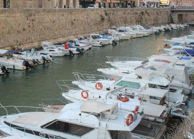 Altolà dal popolo delle barchette 