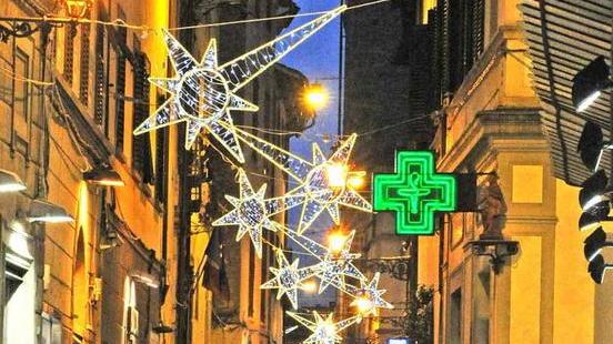 Ventisei strade del centro s’illuminano del Natale