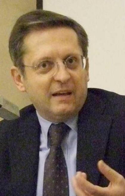 Cento firme per il segretario 