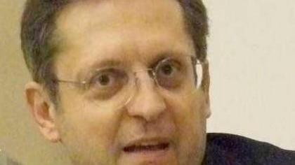 Cento firme per il segretario