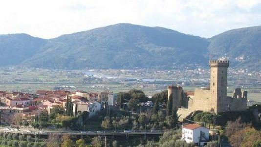 Paura per un’anziana aggredita dai banditi sorpresi in casa