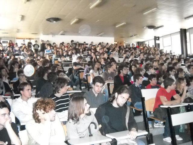 Assemblea degli studenti contro il blocco degli esami 