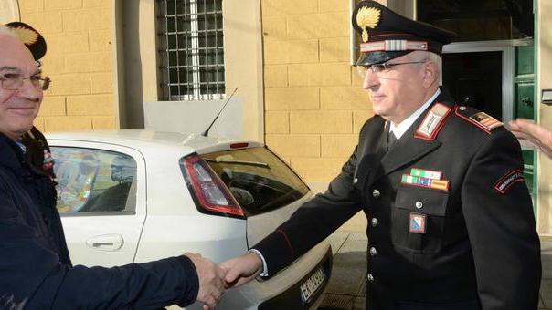 L’abbraccio del prefetto ai carabinieri: «Complimenti»
