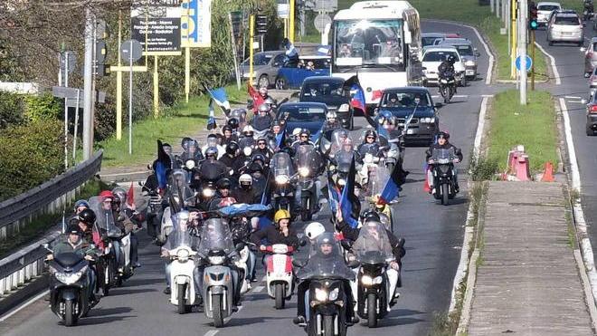 La squadra “scortata” dai tifosi