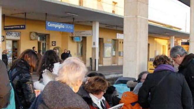 Quattro treni bloccati dagli scambi congelati