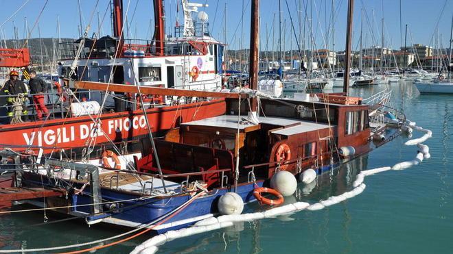 S’inabissa nel mare del Cala de’ Medici yacht di 24 metri