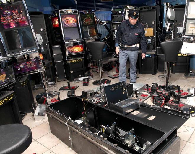 Colpo notturno alla sala slot: rubati 100mila euro