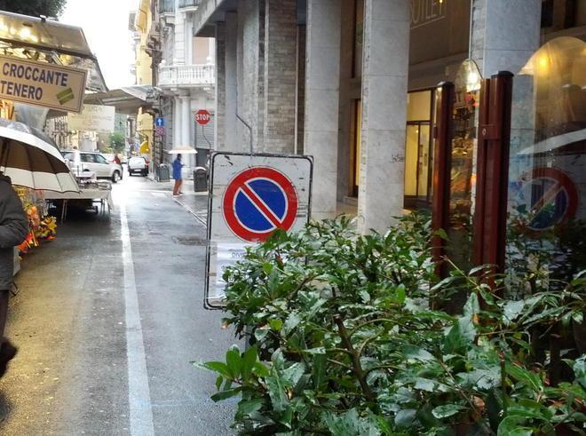 Segnaletica nascosta raffica di auto rimosse
