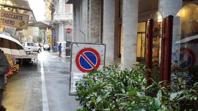 Segnaletica nascosta raffica di auto rimosse