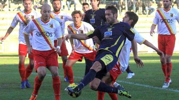 Carrarese, Alexis Tomasos resta nella società azzurra