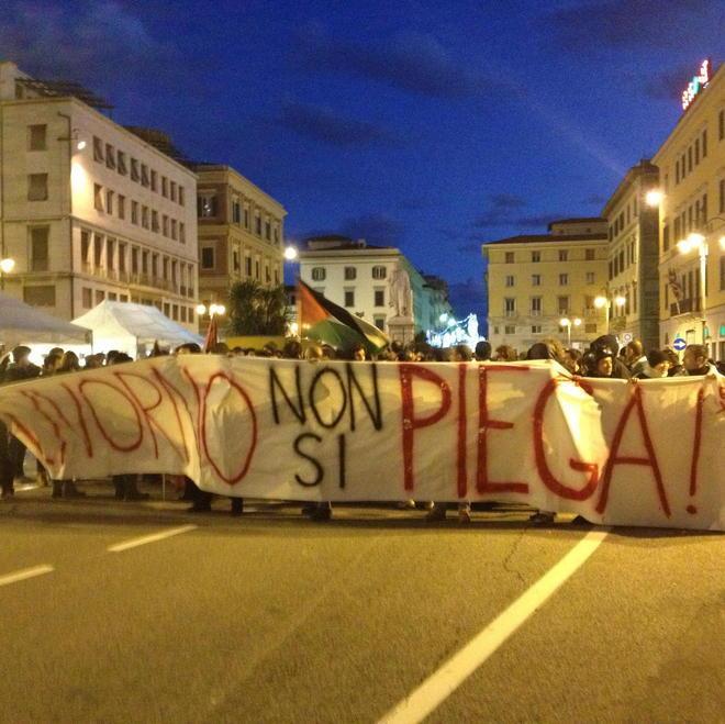 «Hanno picchiato mia madre» 