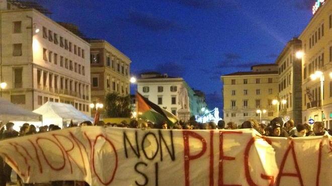 «Hanno picchiato mia madre»