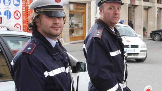Guidava l’auto con l’assicurazione falsa