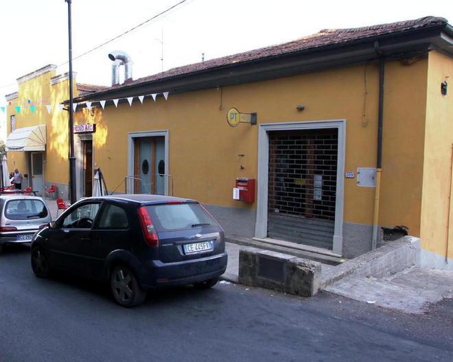 Un ufficio postale chiuso e un altro a mezzo servizio 