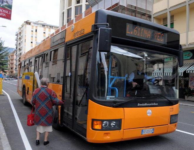 Carrara “capoluogo” ma solo per pagare di più l’autobus 