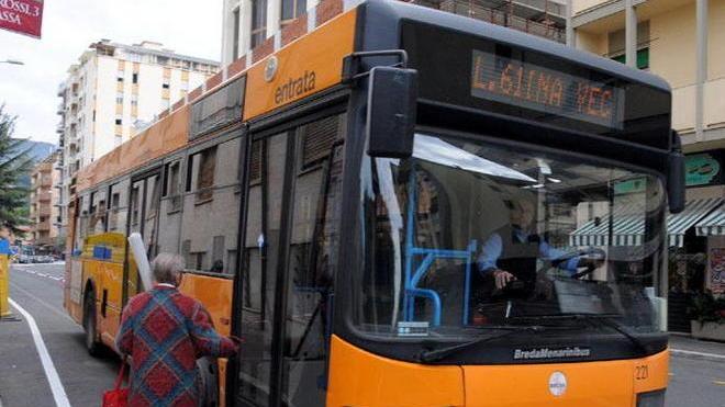 Carrara “capoluogo” ma solo per pagare di più l’autobus