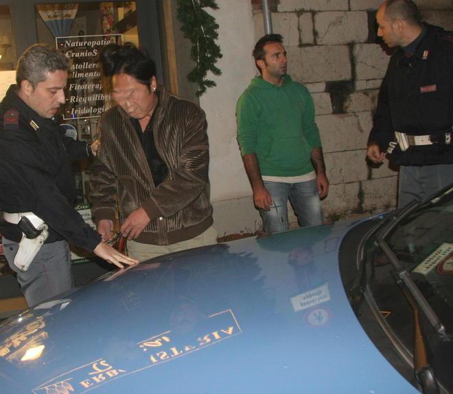 «Quel cinese mi ha rapinato» La polizia ferma un orientale