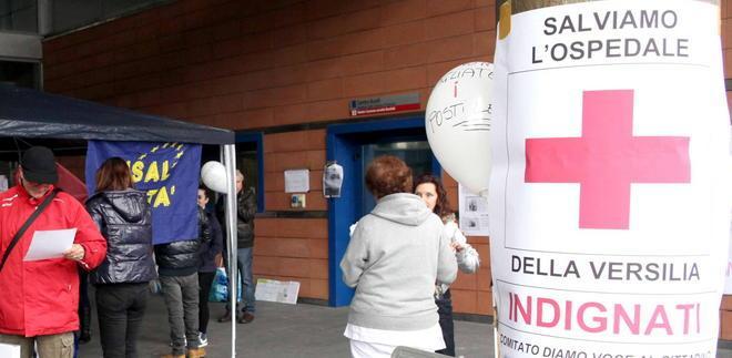 Ospedale, presidio di Cgil Cisl e Uil che attaccano la Regione