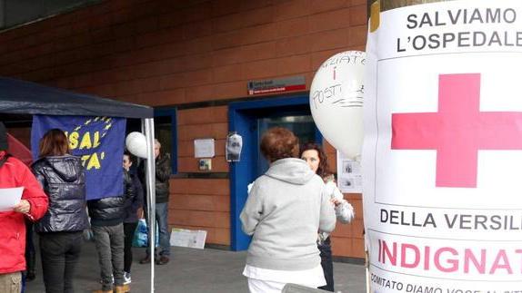 Ospedale, presidio di Cgil Cisl e Uil che attaccano la Regione