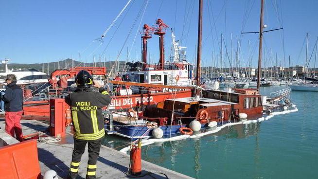 Recuperato lo yacht affondato in porto