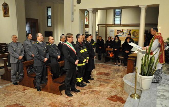 I pompieri alla messa per la festa di Santa Barbara 
