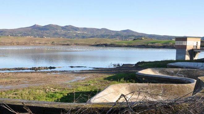 Lago di Santa Luce sorvegliato speciale