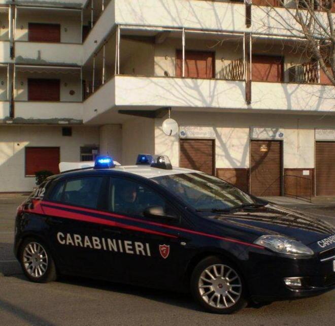 Perseguita l’ex moglie, ai domiciliari 
