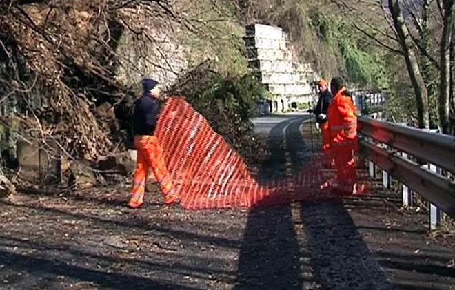 Strada franata, disagi ad Arlia 